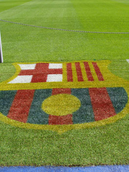 FC Barcelonas klubbmärke på Camp Nou